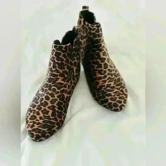 Born Reno Velvet Leopard Print Slip On Ankle Bootie Size 7M - Picture 1 of 11